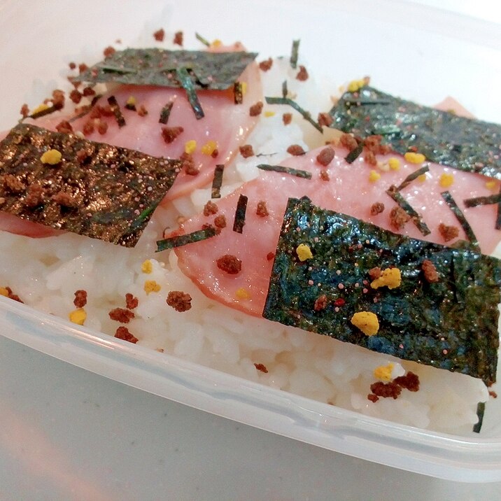 お弁当 ハムと明太子海苔と小魚ふりかけのご飯 レシピ 作り方 By ぷ みぃまま 楽天レシピ お弁当 ハムと明太子海苔と小魚ふりかけのご飯 レシピ 作り方 By ぷ みぃまま 楽天レシピ